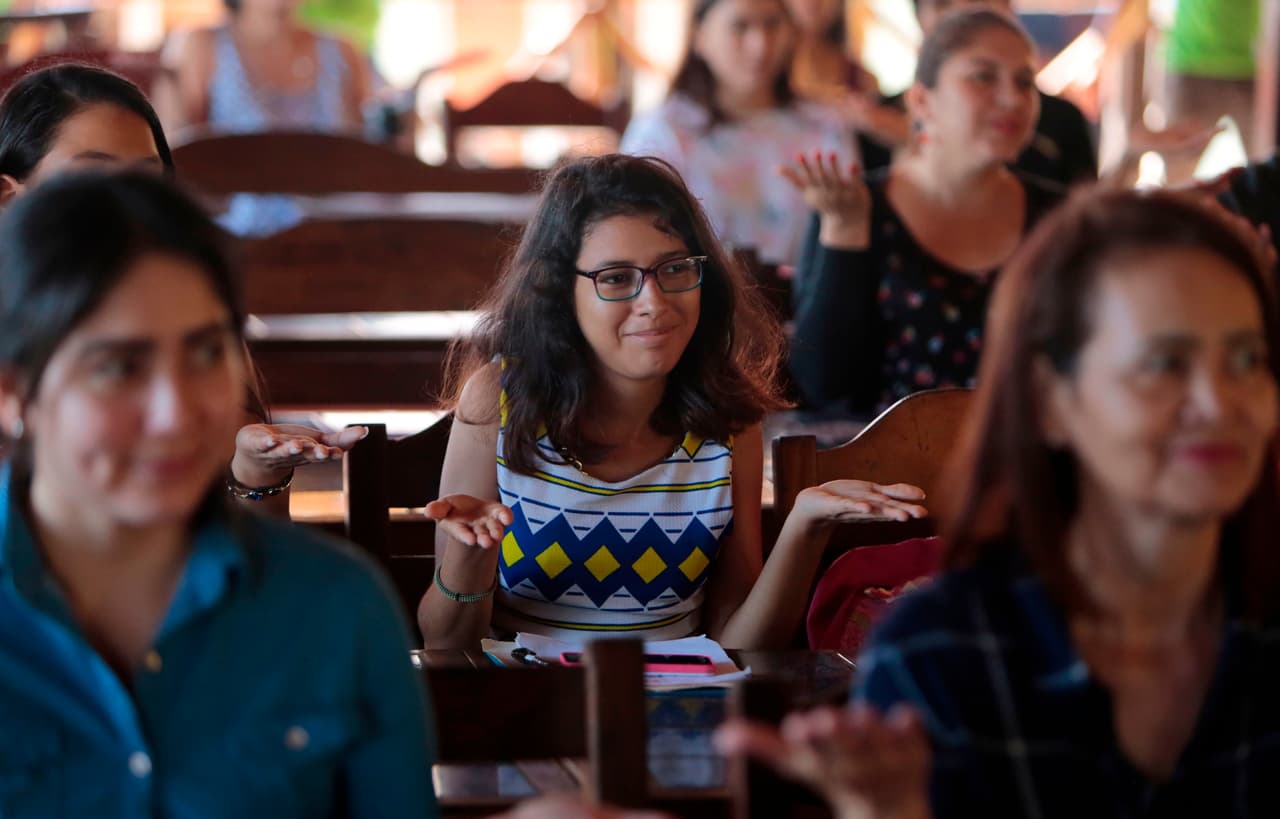 Más trabajo, menos remuneración: la brecha salarial mantiene a las mujeres en niveles de pobreza 