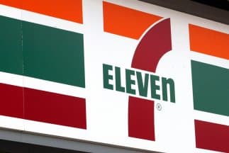 <b><a href="https://careers.7-eleven.com/careers/home" target="_blank">7 Eleven: </a></b>
<br>La cadena de tiendas de conveniencia más grande de EEUU busca unos 20,000 empleados para satisfacer la mayor demanda. Las posiciones van desde puestos en las tiendas hasta trabajos de entrega.