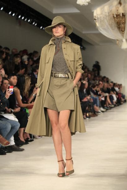 Un clásico que se renueva constantemente es el verde pardo o militar.