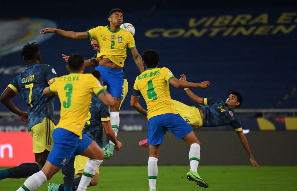 Carlos Enrique Casemiro se pone la capa de héroe al minuto 90+10 y Brasil logra vencer 2-1 a Colombia.