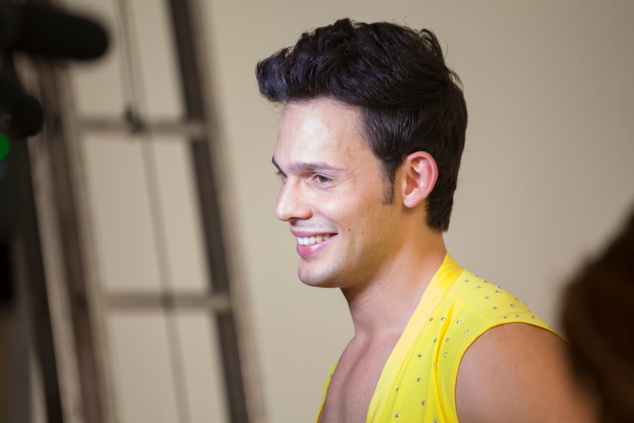 Su trabajo como actor lo ha combinado con el de modelo y fue así que lo invitaron a formar parte del show 'Solo para Mujeres', donde salió en 2017.