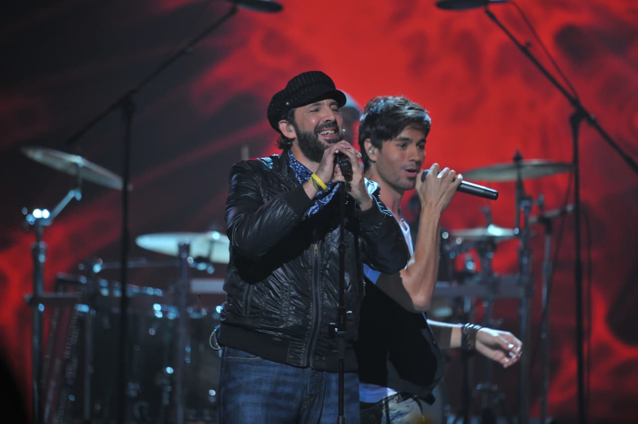 El talento del maestro de la bachata se fusionó con la frescura pop de Enrique en la interpretación de la balada 'Cuando Me Enamoro'.