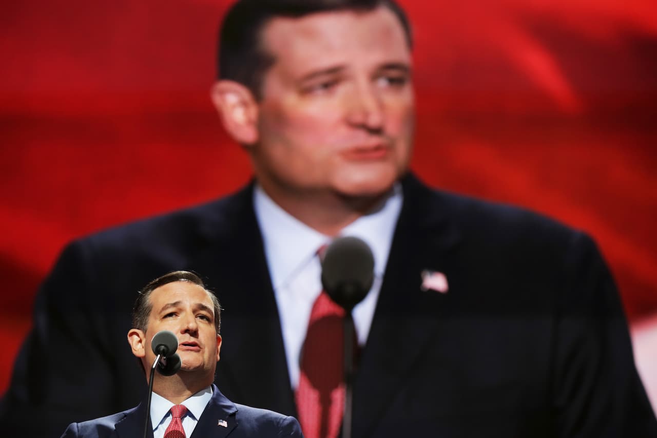 Ted Cruz se abstiene de apoyar a Trump y este le sabotea el final del discurso