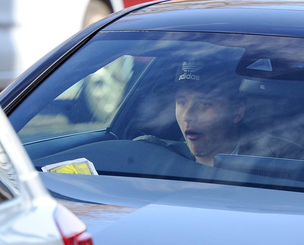 Tal vez pensando: "Me van a matar mis papás"