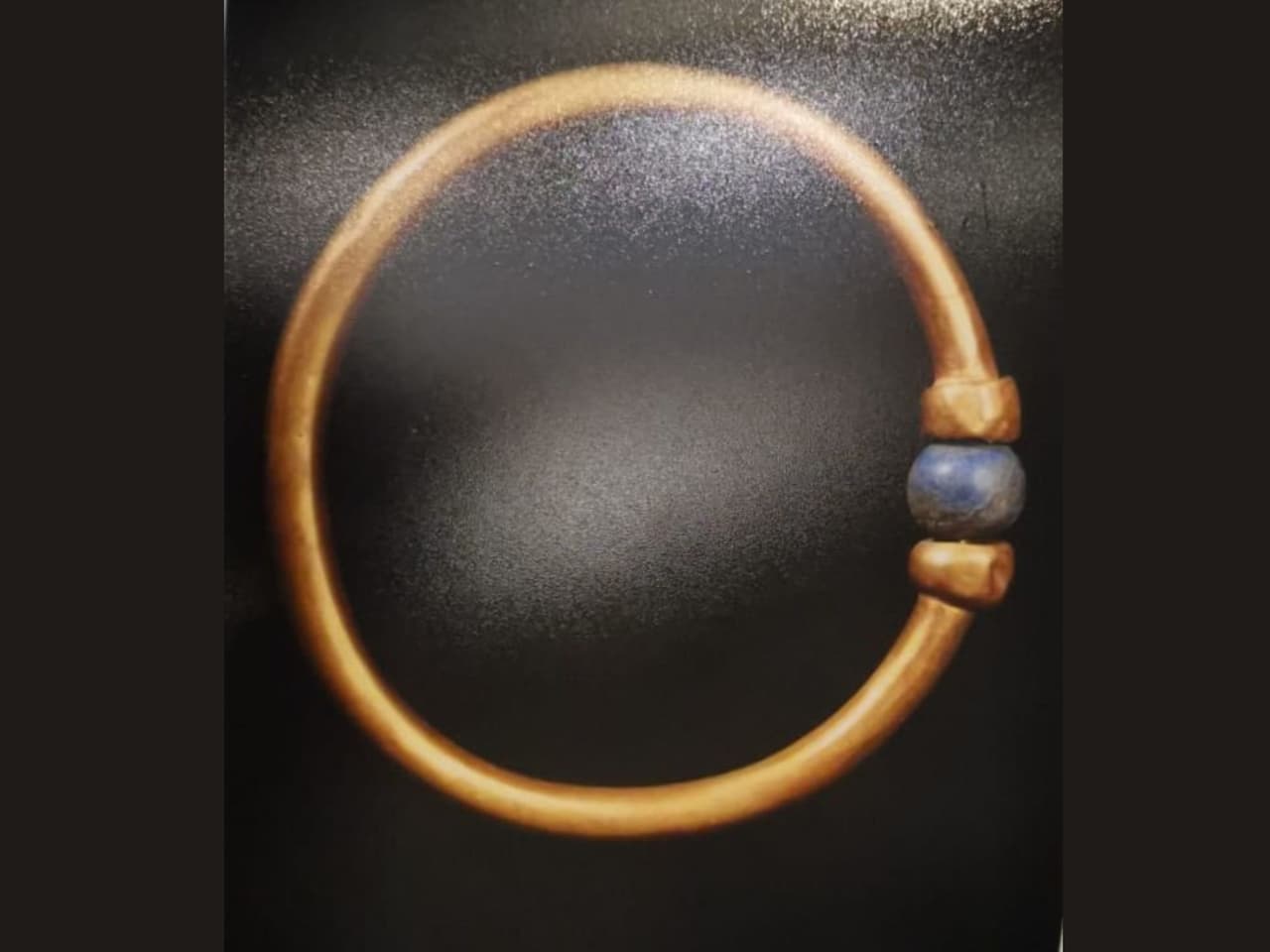 El invaluable brazalete de oro de 3,000 años de un faraón que desapareció de un museo
