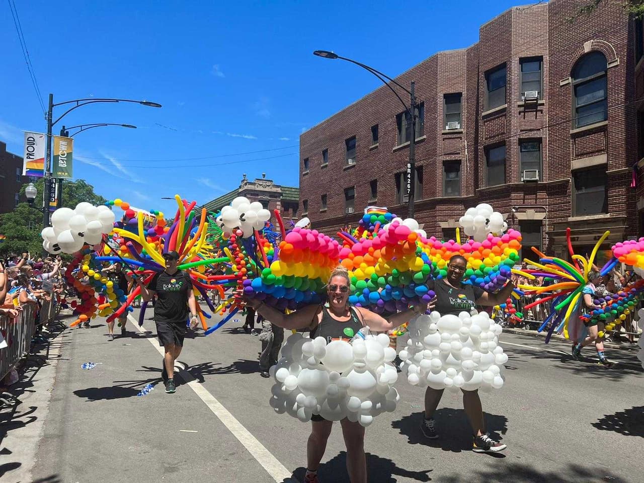 Orgullo gay Chicago desfile 2022. Los coloridos vestuarios no se hicieron esperar en la edición de este año.