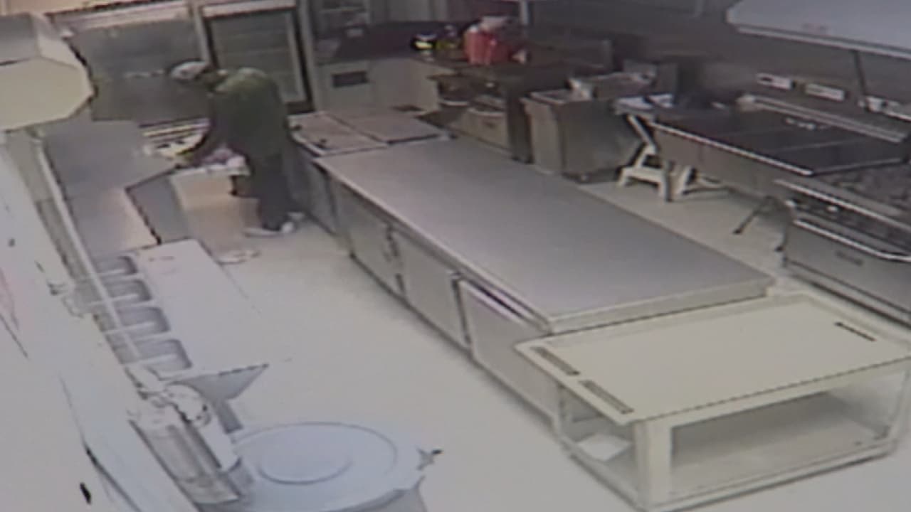 Un hombre entró en las instalaciones de una escuela en la Pequeña Habana y se robó una caja fuerte con $5 mil dólares.