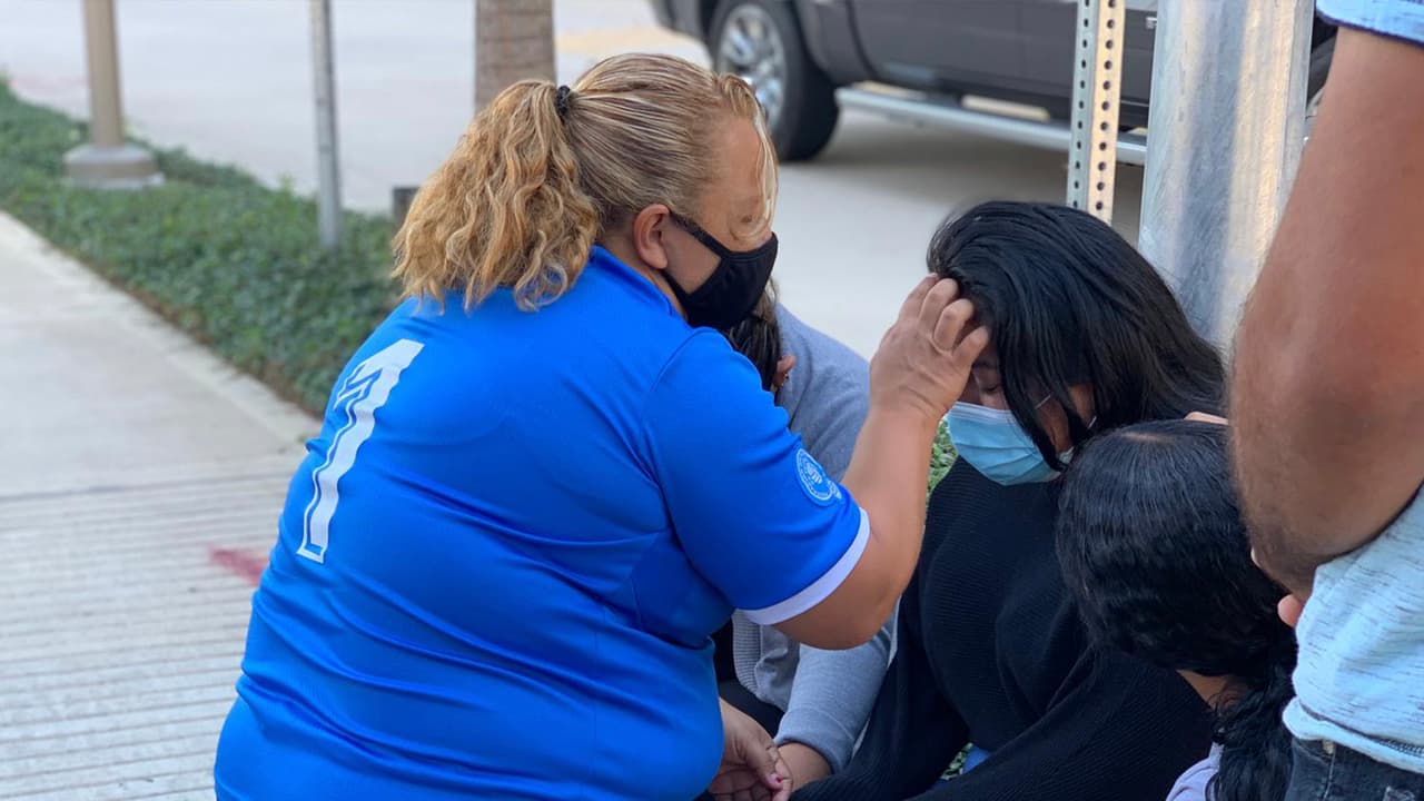 El accidente ocurrió en un edificio de gran altura que estaba en construcción. Fallecieron tres trabajadores y una persona más resultó herida.