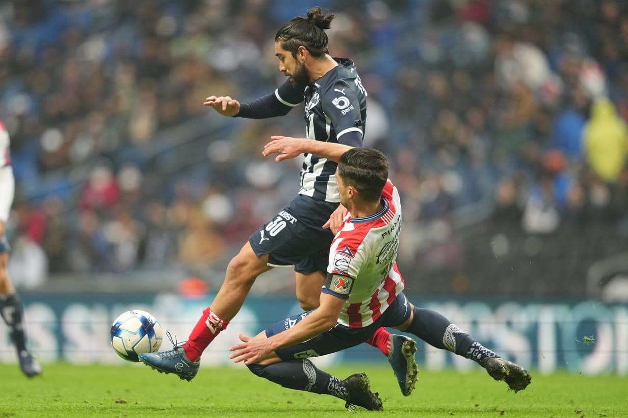 Monterrey controla el partido durante casi los 90 minutos, pero su delantera no es nada contundente y terminan cayendo 0-2 en el 'Giagnte de Acero'.