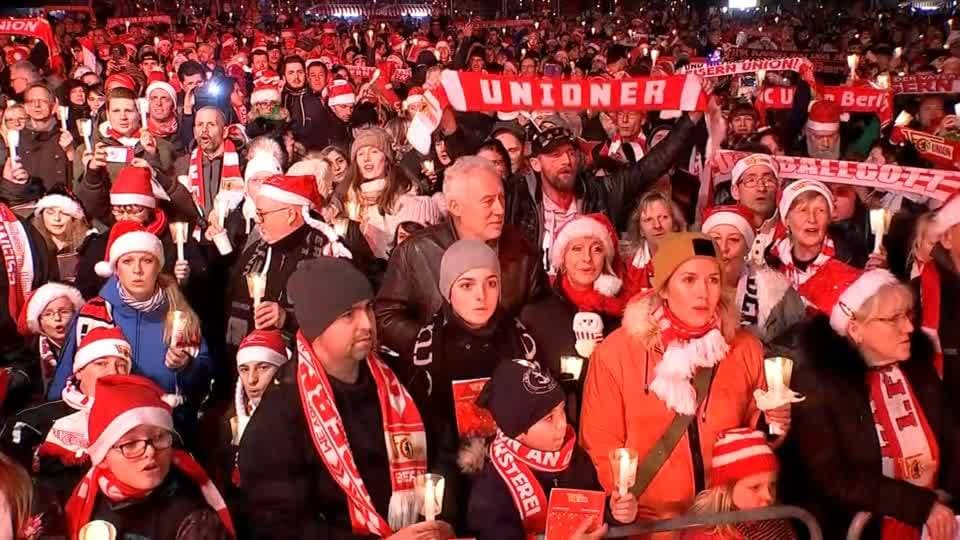 Weihnachtssingen o en español mejor conocido como villancicos navideños, se han convertido en una leyenda en el Stadion An der Aten Fösterei, casa del FC Union Berlin.