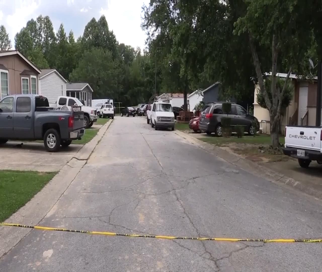 Un mes antes del ataque, el padre de Isabel Martínez falleció en México. Ella no pudo salir del país para ir a su entierro, según explicaron en
<a href="http://www.univision.com/shows/aqui-y-ahora/que-razones-motivaron-a-una-madre-inmigrante-al-salvaje-asesinato-de-su-esposo-y-4-hijos-video" target="_blank">Aquí y Ahora</a>, por ser inmigrante indocumentada.