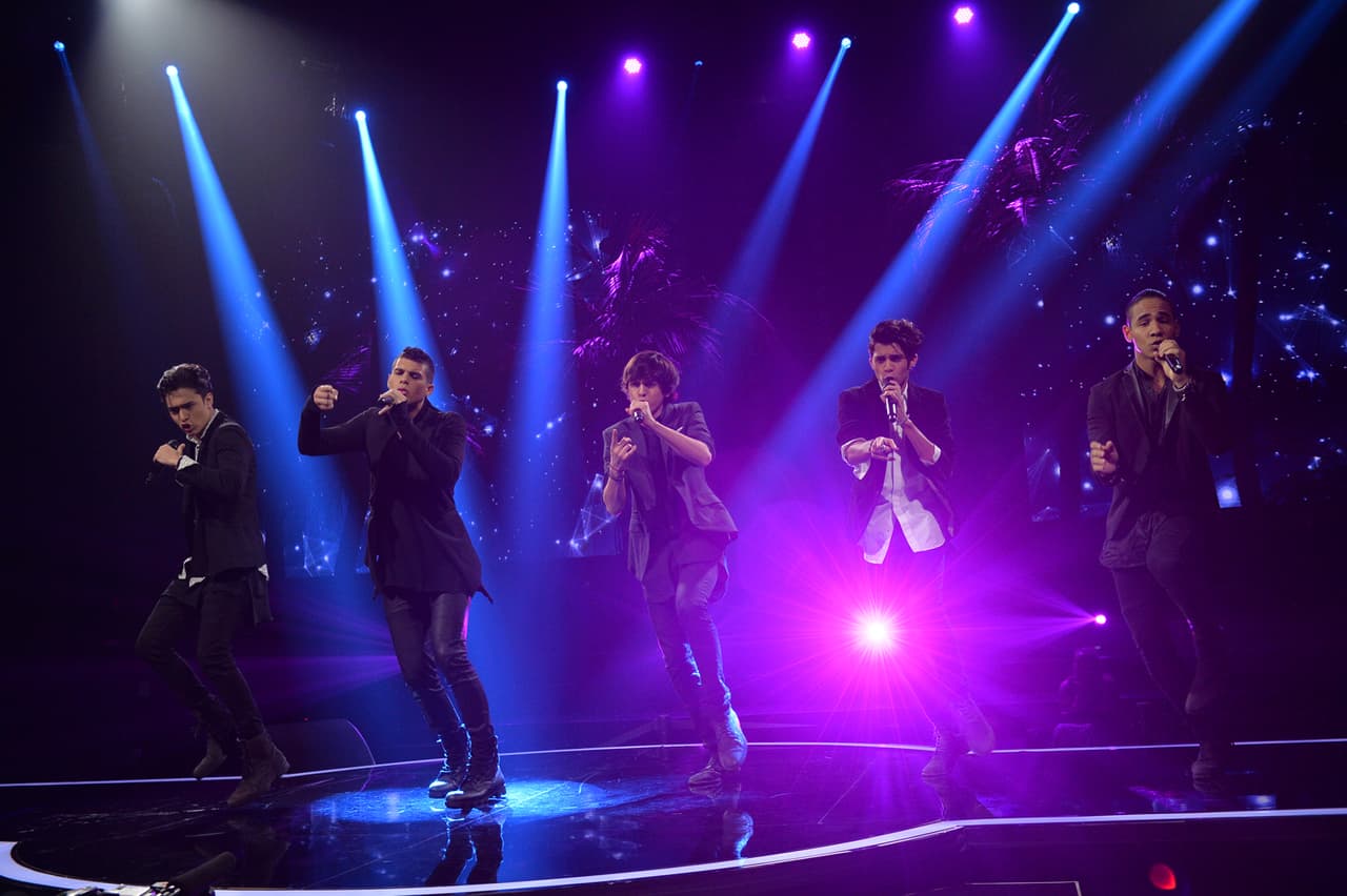 We all love CNCO! Eric, Zabdiel, Christopher, Joel y Richard cantaron sus éxitos "Tan fácil" y "Quisiera", si te perdiste la presentación
<a href="http://www.univision.com/shows/la-banda/cnco-regreso-a-la-banda-y-canto-tan-facil-y-quisiera-video" target="_blank"><b>aquí </b></a>la puedes ver una y otra vez.