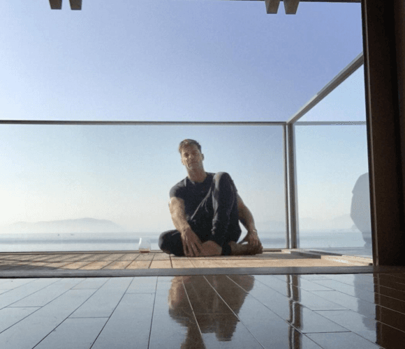 Él es muy disciplinado con su alimentación. Claro que una figura como la que tiene es cuestión de dedicación y mucho trabajo físico y mental.