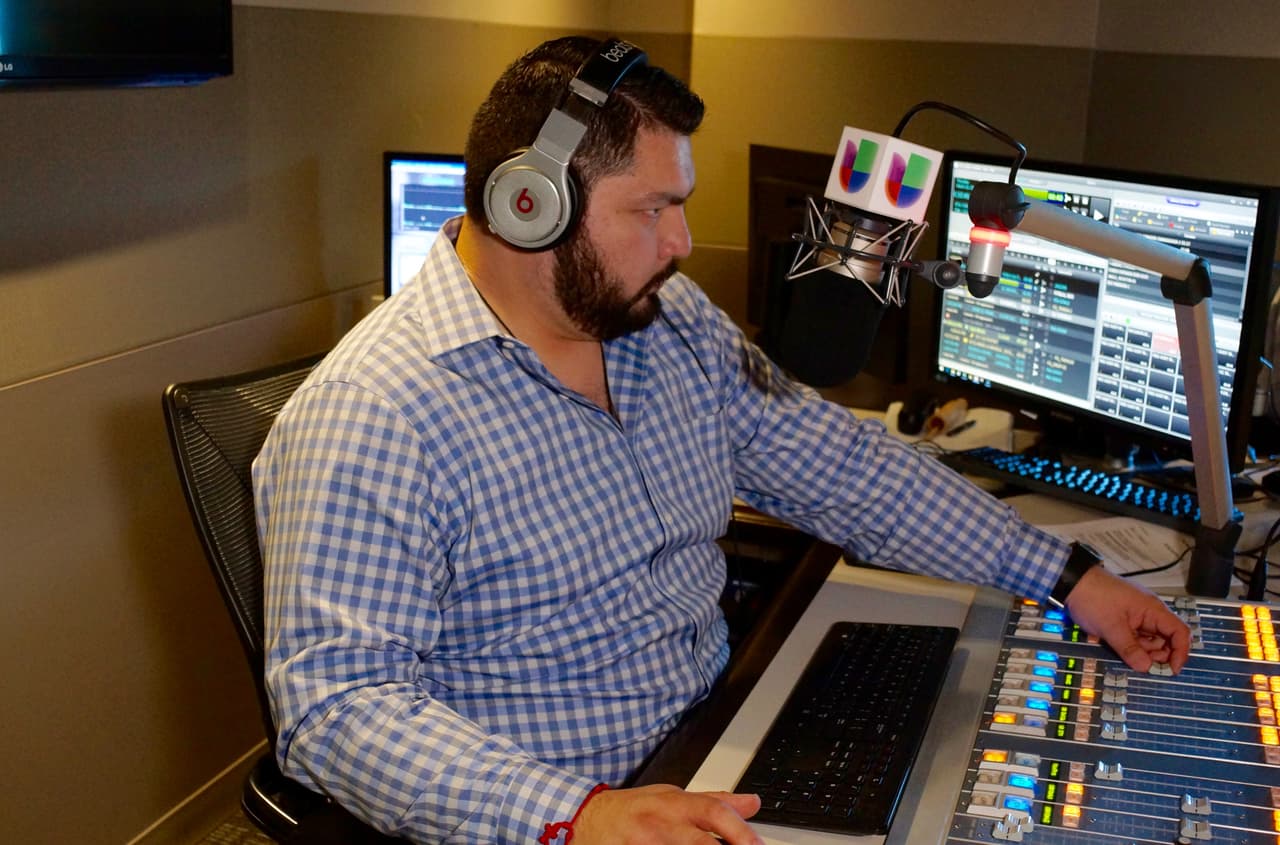 El Tambochi en los controles del Free-guey show.