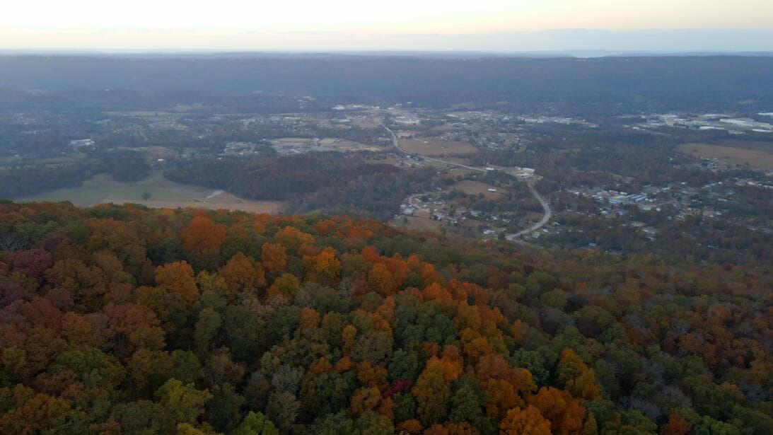 Otras rutas, como el West Rim Loop Trail, te permiten descubrir otros miradores y apreciar la región desde otra perspectiva.