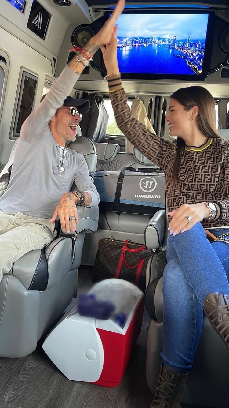 Esta es la
<a href="https://www.univision.com/famosos/parejas-marc-anthony-nadia-ferreira-jennifer-lopez-shannon-de-lima-fotos">cuarta vez que Marc Anthony llegará al altar</a>, mientras que Nadia Ferreira se casará por primera vez.
<br>