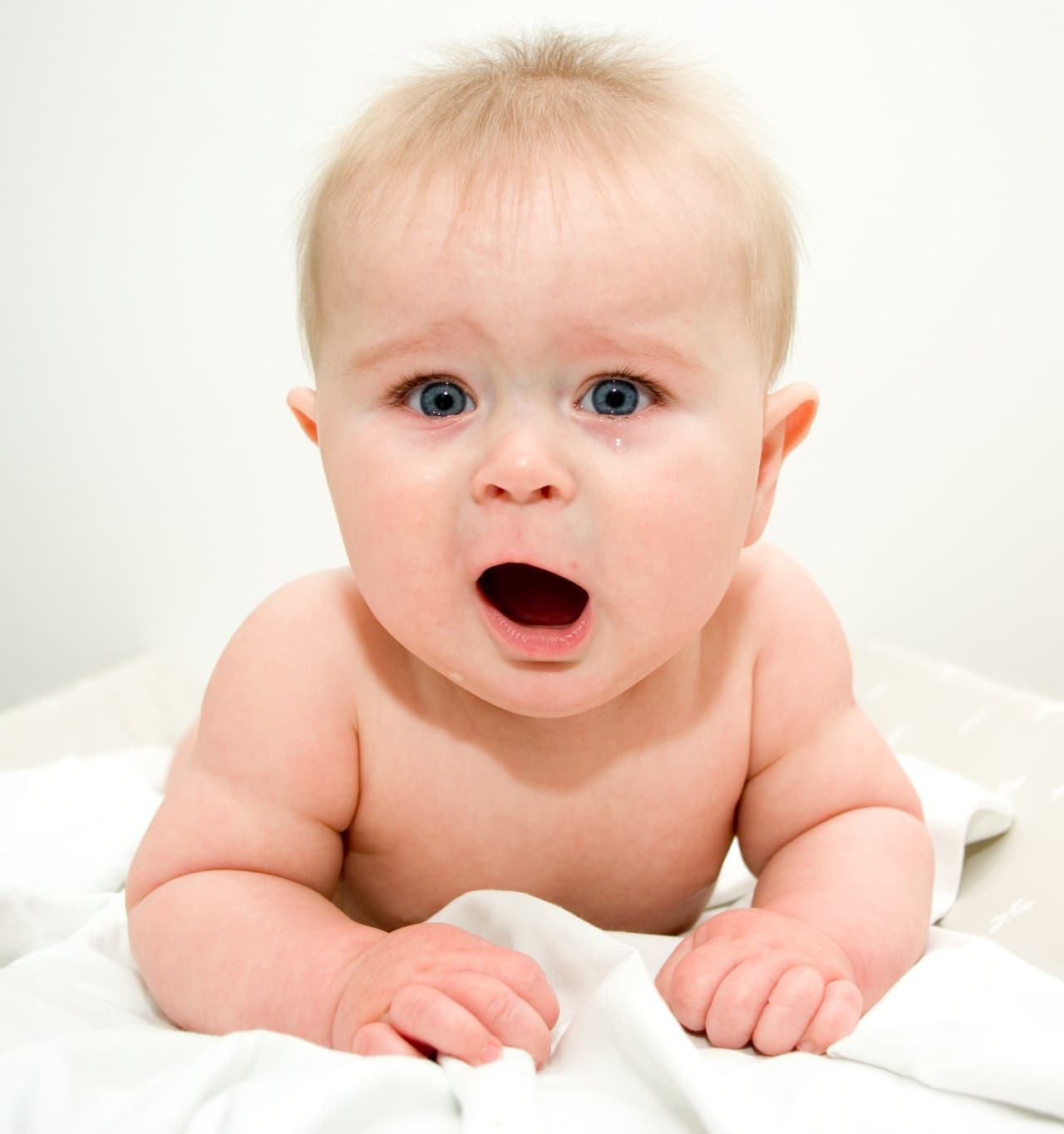 <b>Bebé</b>
<br>¡No es broma y ocurrió en México! A partir de un video compartido en el perfil de 
<a href="https://www.facebook.com/ElUberAgrio/videos/vb.587467451461283/747297222144971/?type=2&theater" target="_blank">Facebook 'El Uber Agrio',</a> un conductor mostró al bebé que había sido olvidado en el asiento trasero de su auto. La distracción de la madre fue tal que no se dio cuenta de su error hasta unos minutos después cuando se comunicó con el chofer de Uber quien ya iba de regreso a devolver al pequeño.