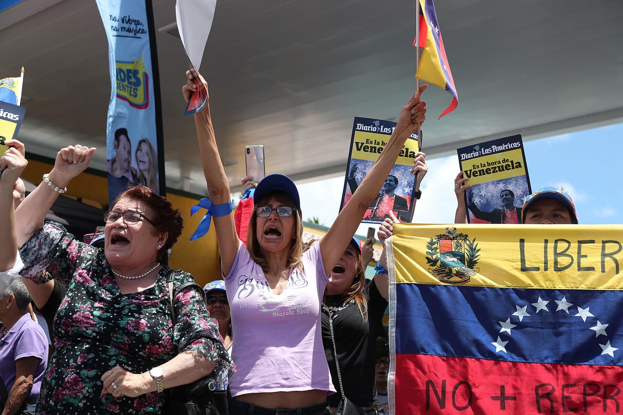 En numerosas ocasiones, los venezolanos de Miami-Dade y Broward se han congregado para celebrar marchas por la libertad de su país y de los presos políticos como Leopoldo López, quien fue liberado del arresto domiciliario en abril del 2019.