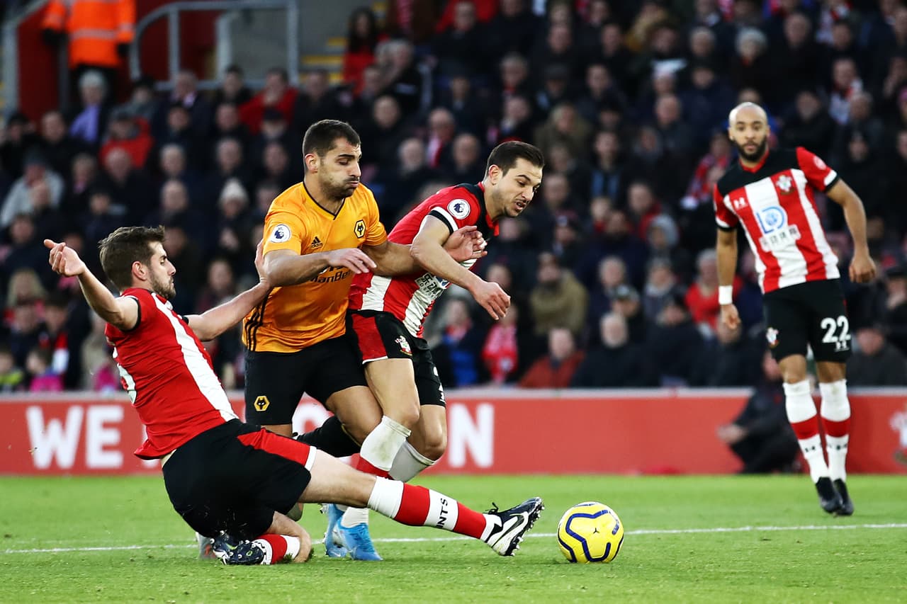 Bednarek (15’) y Shane Long (35’) aventajaron a los locales. Neto descontó al 53’ y Raúl Jiménez anotó de penal al (65’) y el segundo tanto del mexicano cayó al 76’.