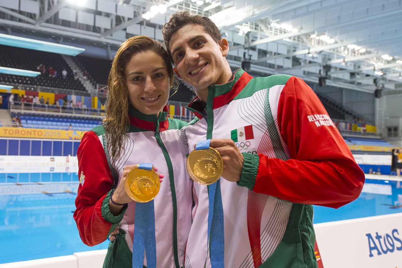 El historial amoroso de Rommel Pacheco también ha acaparado varios titulares en México. Aquí con su compañera, la también clavadista mexicana Paola Espinoza quien fue su pareja por varios años.