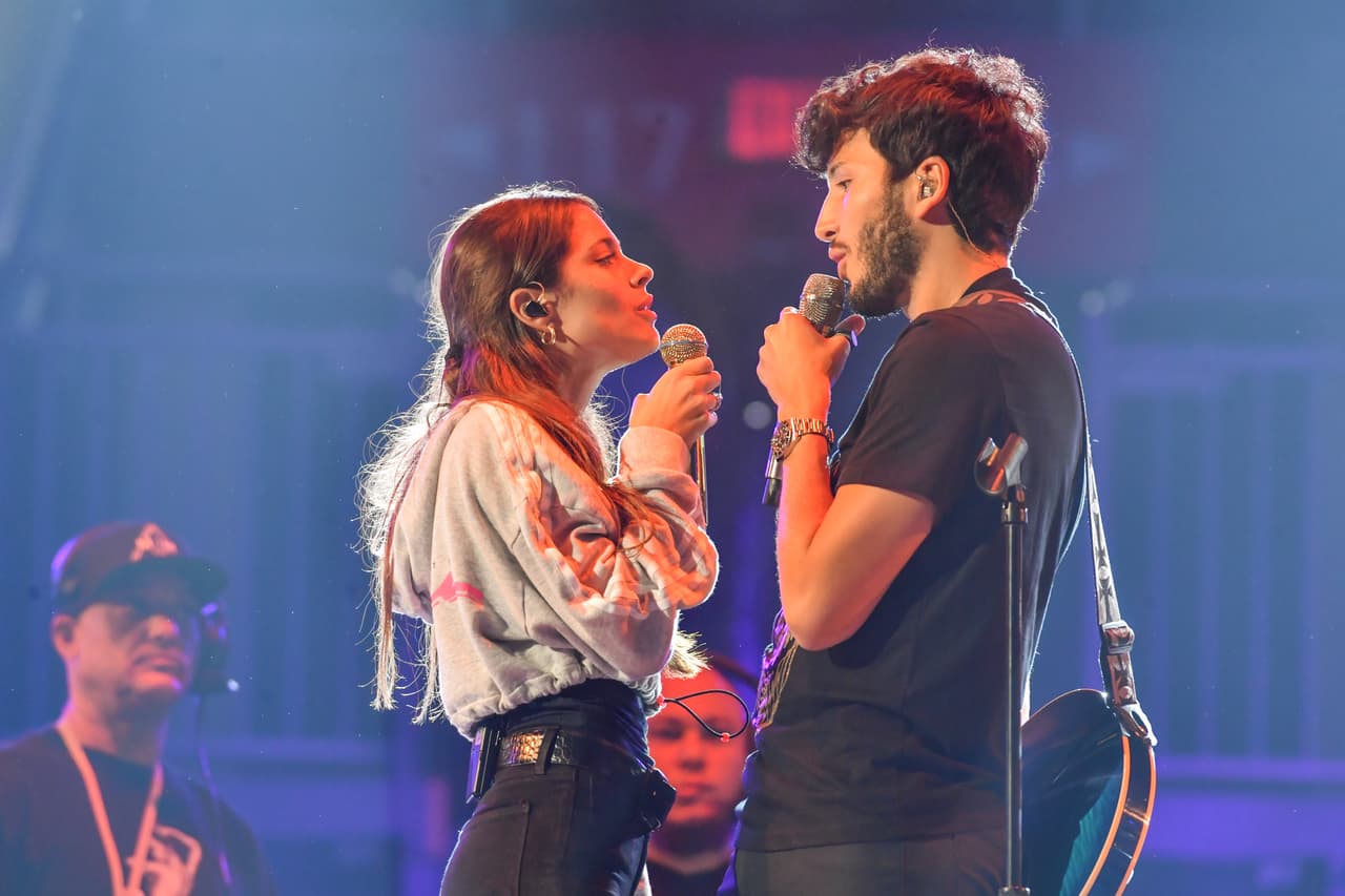 Esta es la primera vez que Tini se presenta en el escenario de la fiesta del verano. La argentina se dijo agradecida por poder vivir esta experiencia al lado de su novio: "Va a ser una noche muy especial para mí y mi carrera", declaró.