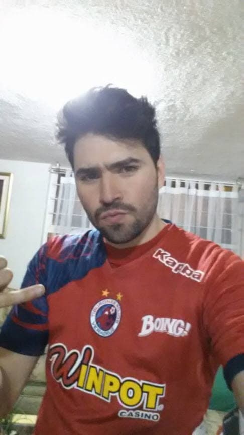 De acuerdo con información del diario Excélsior,
<b>el hijo de la actriz habría presentado los documentos de su padre</b>, mientras que Christian Alberto Nieva Gómez mostró los de un tío de Rubén Morales Zerecero.
<br>