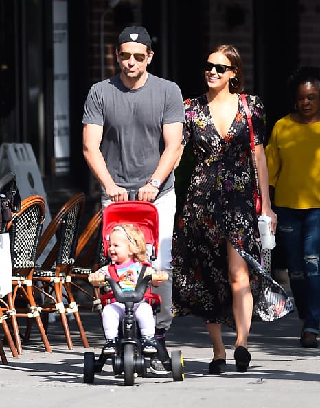 <b><a href="https://www.univision.com/temas/bradley-cooper">Shayk y Cooper</a></b> son padres de 
<b><a href="https://www.univision.com/shows/el-gordo-y-la-flaca/bradley-cooper-y-su-familia-protagonizan-un-tierno-photobomb-durante-las-grabaciones-de-un-reality-video">Lea De Seine</a></b>, quien tiene dos años y, tras su separación, comparten su custodia. 
<br>