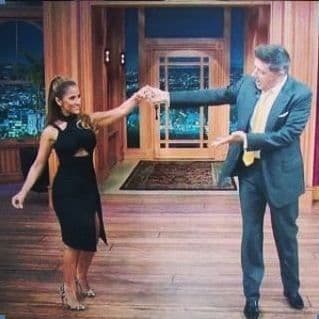 Y parece que Jackie cumplió, pero también Ferguson está muy puesto para aprender nuevos pasos al lado de la bella Guerrido.