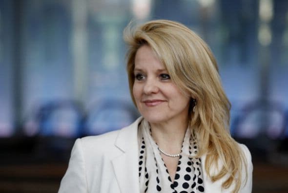90.- GWYNNE SHOTWELL: Directora de operaciones de SpaceX (Space Exploraciones Technologies Corp.), una sociedad anónima de Estados Unidos que proporciona servicios de transporte espacial para clientes gubernamentales y comerciales.