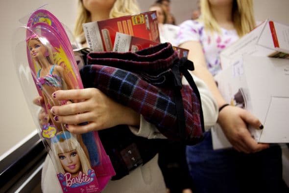 Como cada Viernes Negro las tiendas se llenaron de miles de personas con una sola intención: comprar a los mejores precios. Sin embargo, no todo fue color de rosa para los compradores ya que también hubo algunos accidentes violentos.