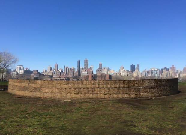 Una vista de la parte exterior de la instalación de Webster.