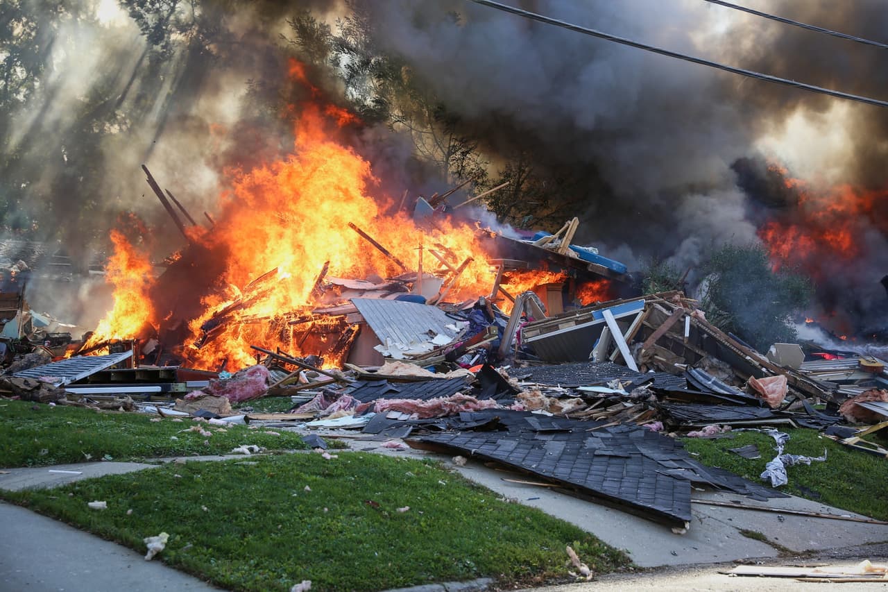 El reporte de la fuga de gas se hizo a las 12:35 pm, tras un fuerte olor al norte de la calle Tyron y Lincoln, en Woodstock, IL.