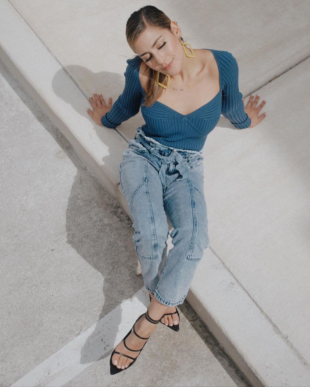 Y no te olvides de los accesorios, sólo procura no poner demasiados para no verte cargada. Recuerda que menos es más.