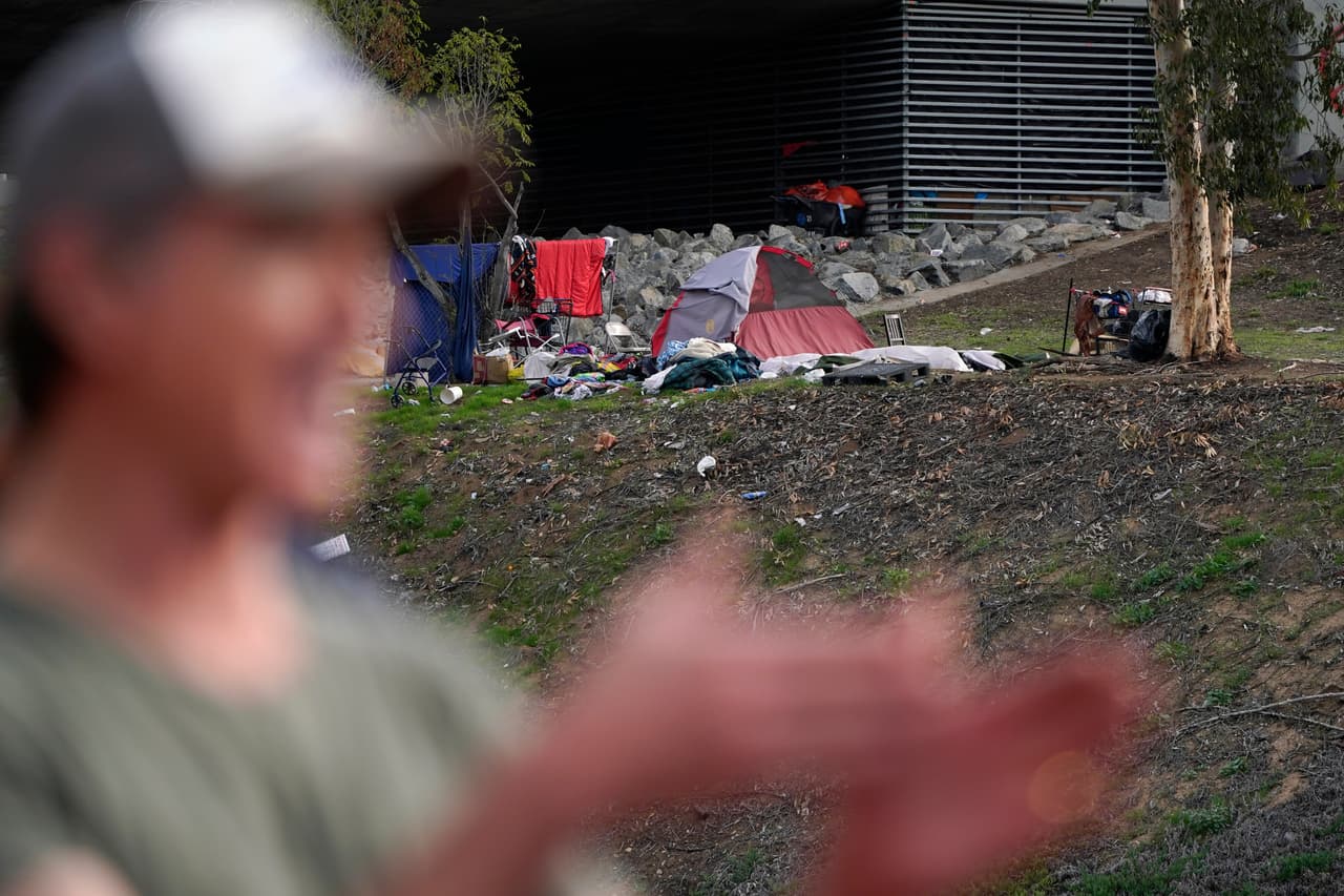 <h3 class="cms-H3-H3">8. San Diego, CA</h3>
<br>
<br>▪️ 
<b>Población sin hogar: </b>8,427
<br>
<br>▪️ 
<b>Tasa de desamparados:</b> 6.1 por cada 1,000 habitantes 
<br>
<br>▪️
<b> Cambio porcentual entre 2020 y 2022:</b> Aumentó en 10%