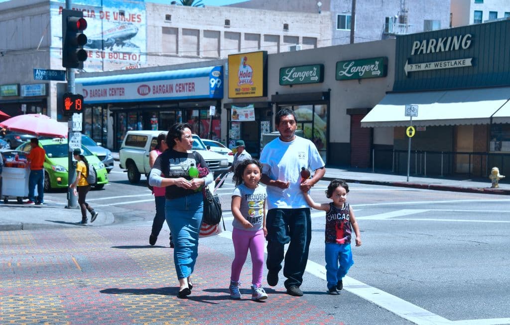 Además, los niños de Nueva York tienen más probabilidades de vivir en la pobreza que en otros 32 estados. En el año 2019, un 18 % (casi uno de cada cinco) vivía en la pobreza.
<br>