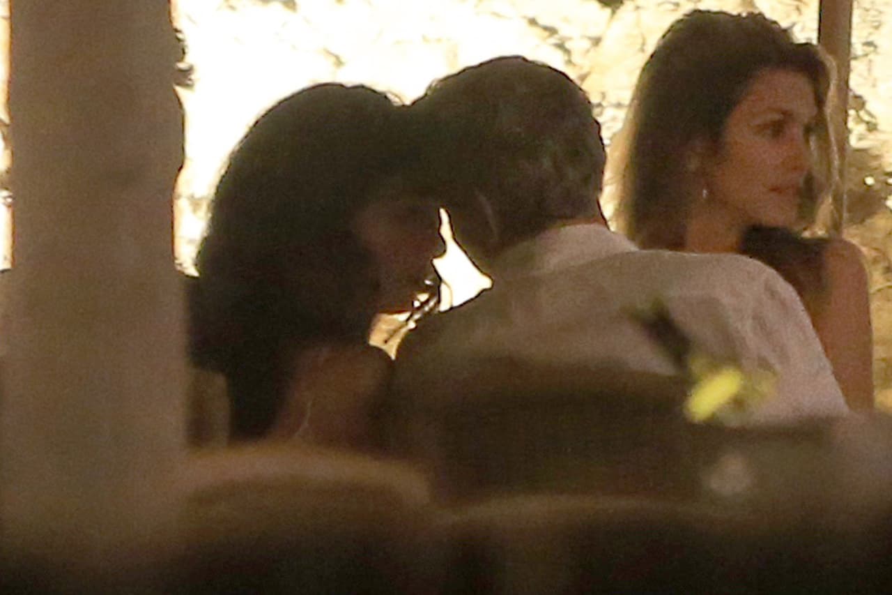 Amal y George comenzaron a ponerse románticos.