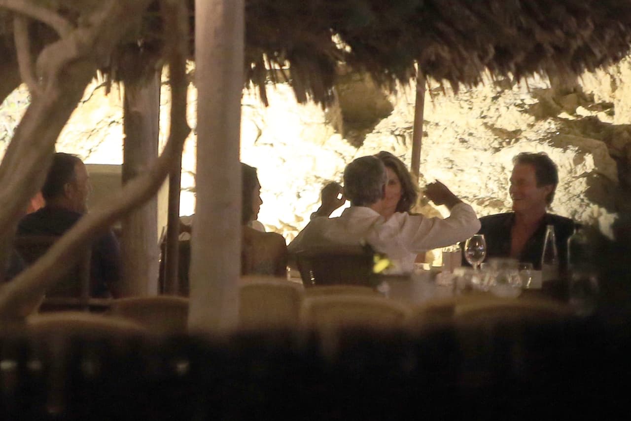 Al final de la cena George se veía muy feliz.