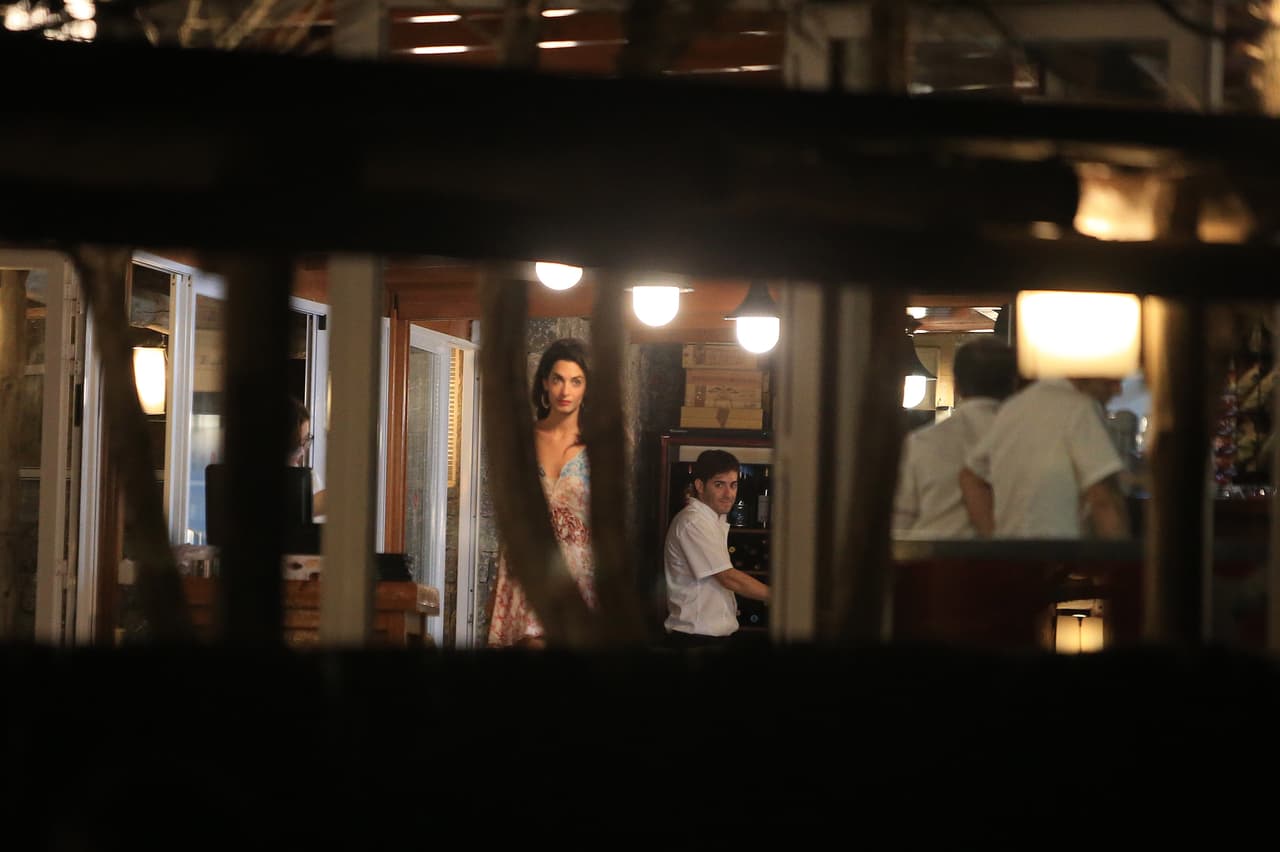 Amal es una mujer que llama la atención de todos los hombres.