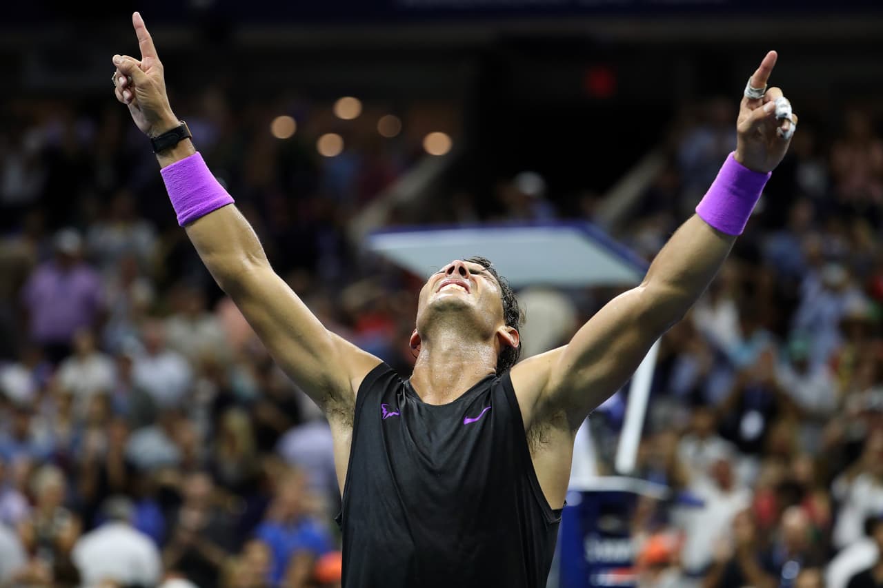 Rafael Nadal gana en cinco sets, tras complicarse el juego contra Daniil Medvedev.