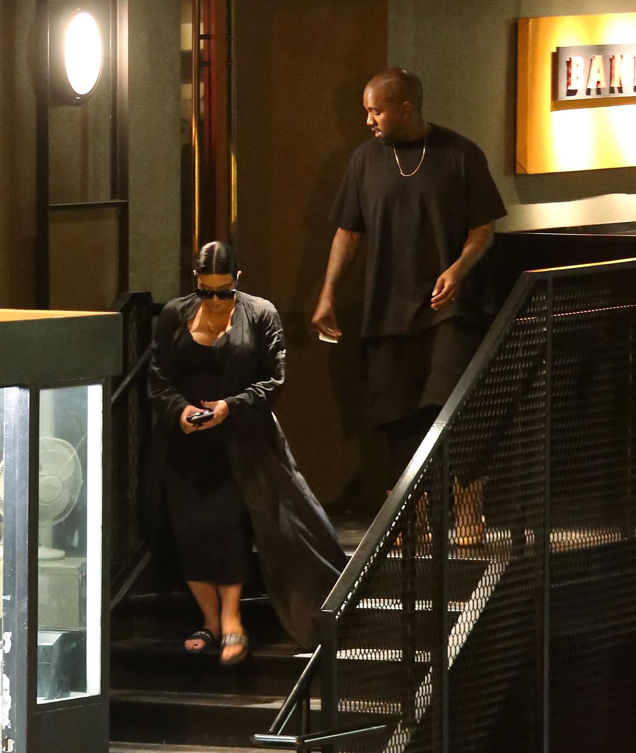 Así se pasea ahora con su marido.