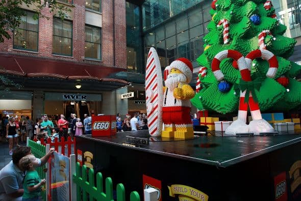 Para que pudiera estar listo el famoso árbol de Lego se necesitaron 1,200 horas de trabajo.
