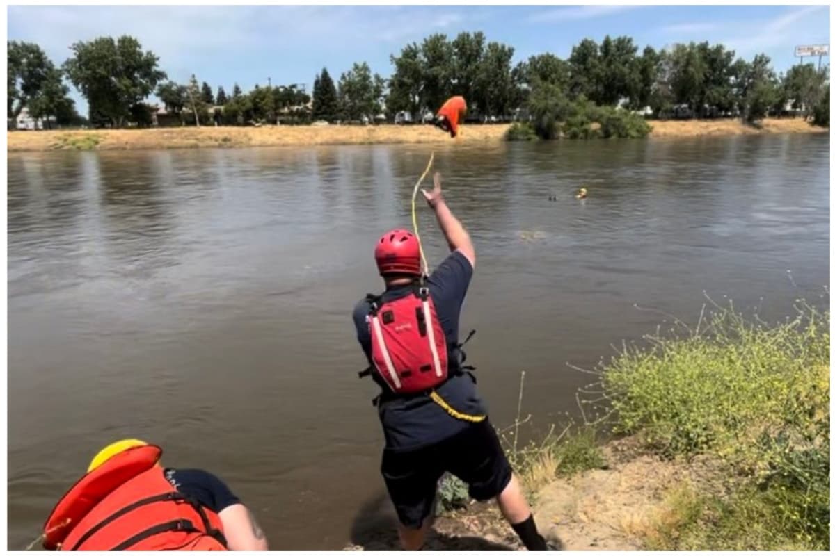 Bomberos del Departamento del Condado de Kern continúan la capacitación para el personal de Búsqueda y Rescate Urbano, ahora en el río Kern.