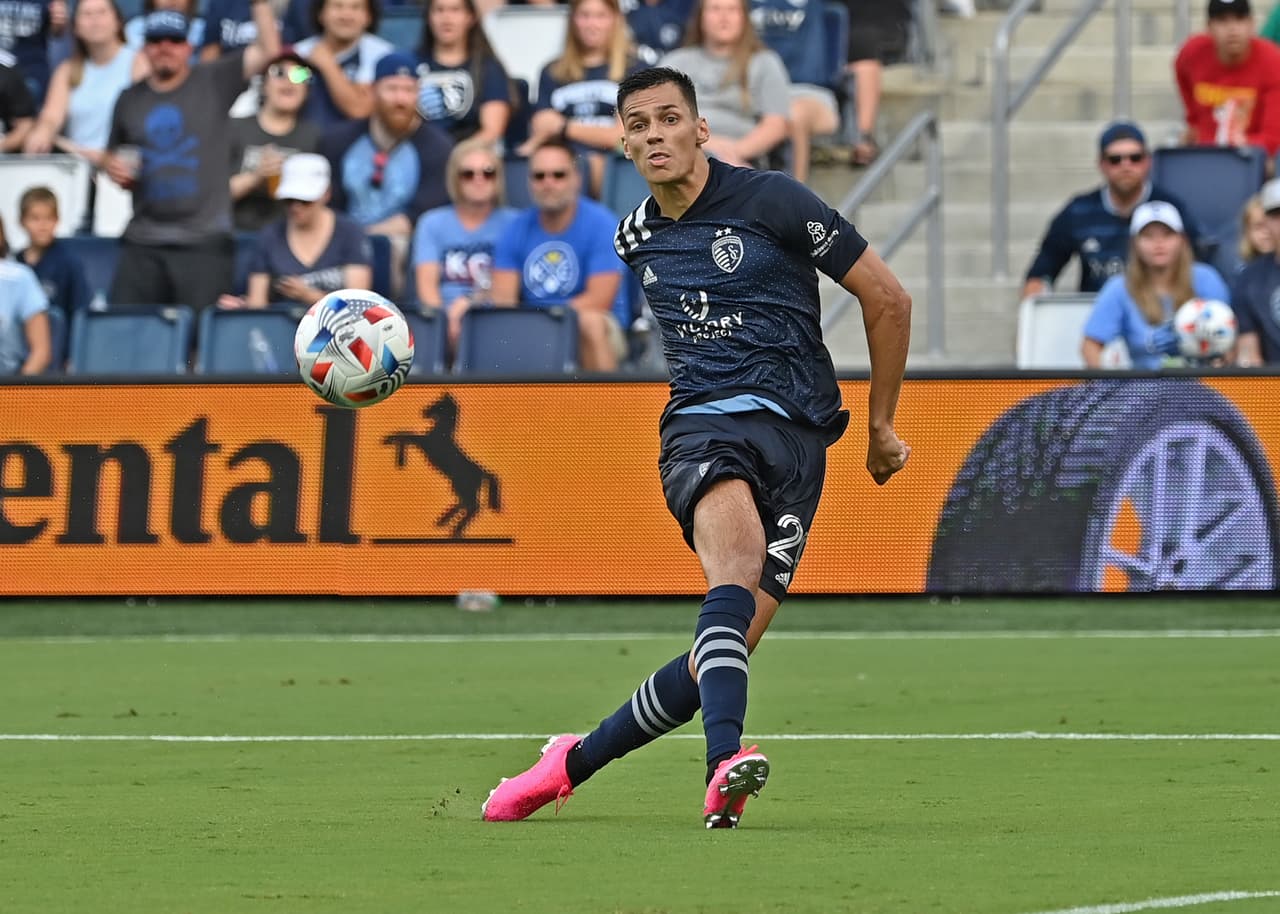 El húngaro Daniel Sálloi contribuye con goles en un campaña en la que Sporting Kansas City despunta como candidato.
<br>