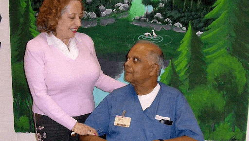 Krishna Maharaj, de 81 años, a la derecha, y su esposa, Marita, de 80, durante una visita a la prisión donde está encarcelado.