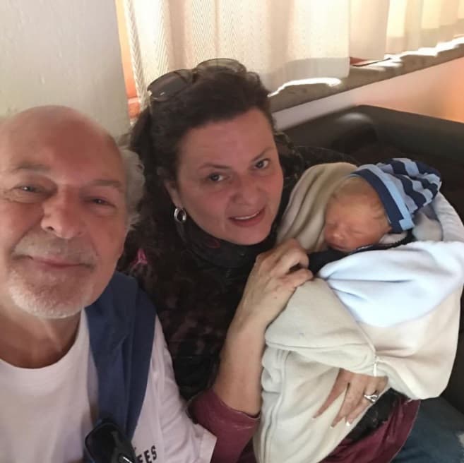 Patty aprovechó hacer foto de la gente que visitaba a Matías y dejaba entrever problemas entre Julián y Marjorie: "Desde Argentina vino Ricardo a conocer al príncipe Matías, familia Gil presente siempre! Unidos en el amor, momentos felices, momentos tristes, de emoción, de alegría, de salud, de enfermedad, de dudas, y sin importar que... siempre unidos porque el amor es la mejor fuerza es la mejor razón y es la única verdad, la misma verdad que aclara todo en el momento indicado. Lejos, y a pesar de todo, te amamos Matías".