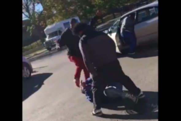  Un incidente de tráfico en Chicago acaba en golpiza a gritos de "Votaste por Trump"