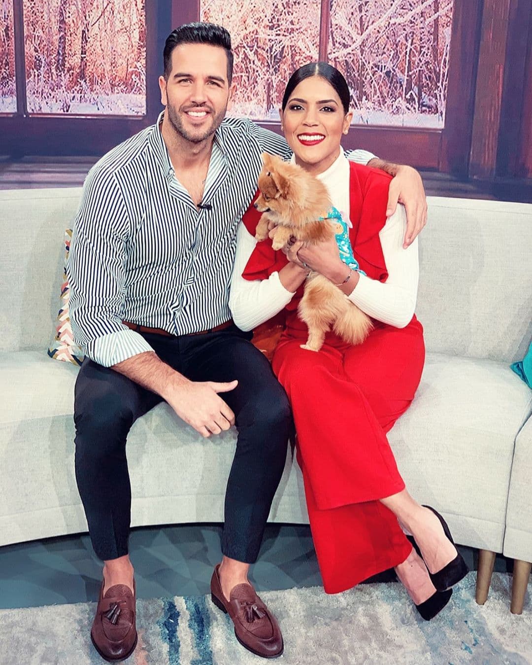 En una gran familia no puede faltar el amor a sus mascotas, tal como lo demuestran Francisca y Yisus en esta imagen.