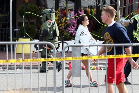 Las cadenas ABC y CNN informaron de los dos muertos, citando fuentes de la Policía de Boston, y los organizadores del maratón confirmaron en su página de Facebook que se produjeron dos explosiones en la línea de meta.