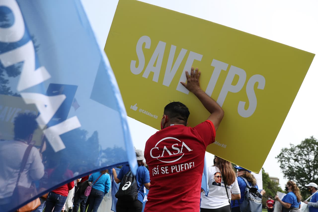 Nicaragua: El TPS fue extendido por 18 meses desde el 6 de enero del 2024 hasta el 5 de julio del 2025. 
<br>
<br>
<b>Deben reinscribirse comenzando el 6 de noviembre del 2023 hasta enero del 2024.</b>
<br>