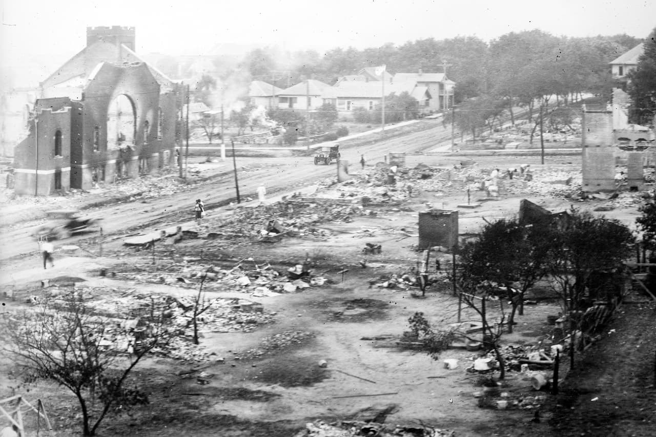 <b>Panorámica de la devastación.</b>
<br>
<br>Las autoridades todavía investigan el paradero de los cuerpos de muchas víctimas.
<br>